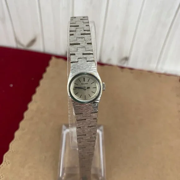 Vintage 1971 Bulova "Goddess of Time" 20 micron Gold Plated 7 inch link … - Picture 2 of 8